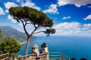 Ravello 'daki sahil şeridi, Salerno körfezi üzerinde, Amalfi sahili, İtalya