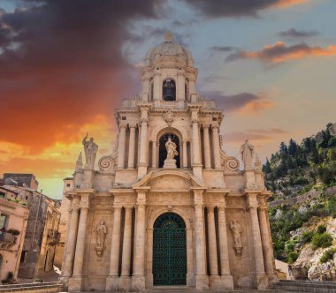 SCICLI, SICILY, ITALY, 20 Haziran 2018: San Bartolomeo kilisesinin mimari detayları, 20 Haziran 2018, Scicli, Sicilya, İtalya