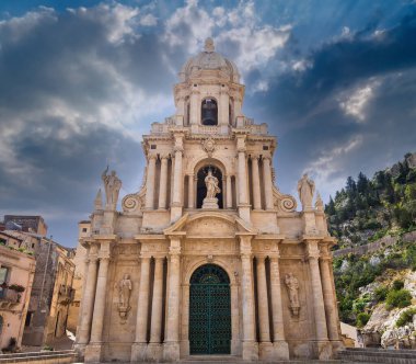 SCICLI, SICILY, ITALY, 20 Haziran 2018: San Bartolomeo kilisesinin mimari detayları, 20 Haziran 2018, Scicli, Sicilya, İtalya
