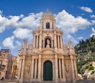SCICLI, SICILY, ITALY, 20 Haziran 2018: San Bartolomeo kilisesinin mimari detayları, 20 Haziran 2018, Scicli, Sicilya, İtalya