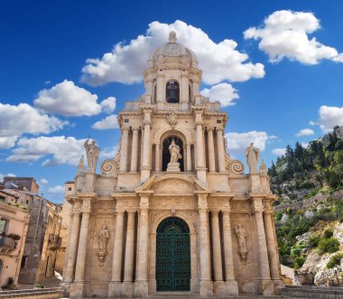 SCICLI, SICILY, ITALY, 20 Haziran 2018: San Bartolomeo kilisesinin mimari detayları, 20 Haziran 2018, Scicli, Sicilya, İtalya