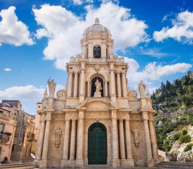 SCICLI, SICILY, ITALY, 20 Haziran 2018: San Bartolomeo kilisesinin mimari detayları, 20 Haziran 2018, Scicli, Sicilya, İtalya