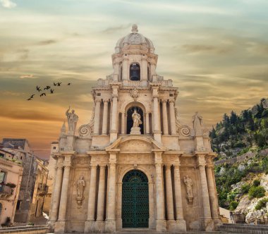 SCICLI, SICILY, ITALY, 20 Haziran 2018: San Bartolomeo kilisesinin mimari detayları, 20 Haziran 2018, Scicli, Sicilya, İtalya