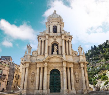 SCICLI, SICILY, ITALY, 20 Haziran 2018: San Bartolomeo kilisesinin mimari detayları, 20 Haziran 2018, Scicli, Sicilya, İtalya