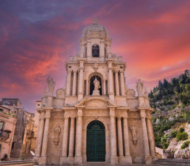 SCICLI, SICILY, ITALY, 20 Haziran 2018: San Bartolomeo kilisesinin mimari detayları, 20 Haziran 2018, Scicli, Sicilya, İtalya
