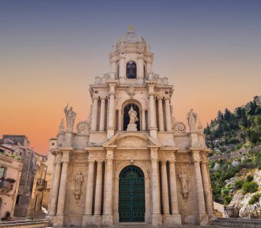 SCICLI, SICILY, ITALY, 20 Haziran 2018: San Bartolomeo kilisesinin mimari detayları, 20 Haziran 2018, Scicli, Sicilya, İtalya