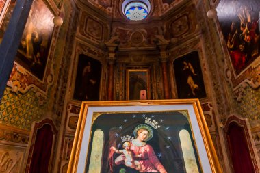 NAPLES, İtalya 16 Mayıs 2014: San Domenico Maggiore Kilisesi 'nin İç İşleri ve Detayları, 16 Mayıs 2014, Napoli, İtalya