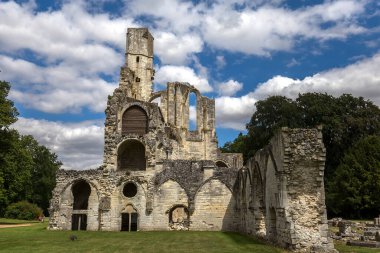 CHAALIS, FRANCE, 24 Temmuz 2016: Primatice, Chaalis Şapeli, 24 Temmuz 2016, Chaalis, Fransa