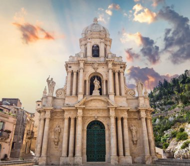 SCICLI, SICILY, ITALY, 20 Haziran 2018: San Bartolomeo kilisesinin mimari detayları, 20 Haziran 2018, Scicli, Sicilya, İtalya