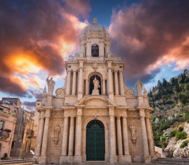 SCICLI, SICILY, ITALY, 20 Haziran 2018: San Bartolomeo kilisesinin mimari detayları, 20 Haziran 2018, Scicli, Sicilya, İtalya