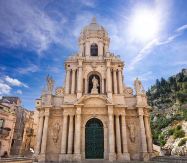 SCICLI, SICILY, ITALY, 20 Haziran 2018: San Bartolomeo kilisesinin mimari detayları, 20 Haziran 2018, Scicli, Sicilya, İtalya