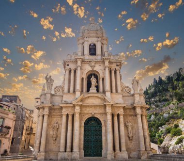 SCICLI, SICILY, ITALY, 20 Haziran 2018: San Bartolomeo kilisesinin mimari detayları, 20 Haziran 2018, Scicli, Sicilya, İtalya