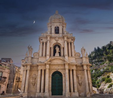 SCICLI, SICILY, ITALY, 20 Haziran 2018: San Bartolomeo kilisesinin mimari detayları, 20 Haziran 2018, Scicli, Sicilya, İtalya