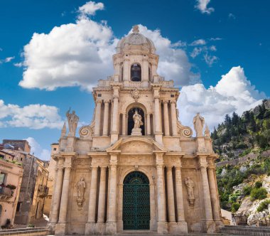 SCICLI, SICILY, ITALY, 20 Haziran 2018: San Bartolomeo kilisesinin mimari detayları, 20 Haziran 2018, Scicli, Sicilya, İtalya