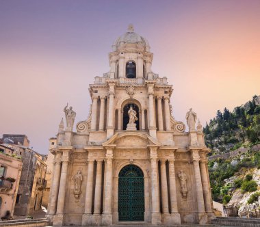 SCICLI, SICILY, ITALY, 20 Haziran 2018: San Bartolomeo kilisesinin mimari detayları, 20 Haziran 2018, Scicli, Sicilya, İtalya