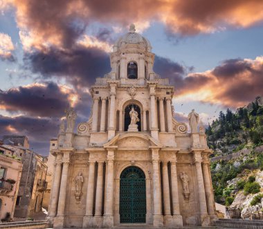 SCICLI, SICILY, ITALY, 20 Haziran 2018: San Bartolomeo kilisesinin mimari detayları, 20 Haziran 2018, Scicli, Sicilya, İtalya