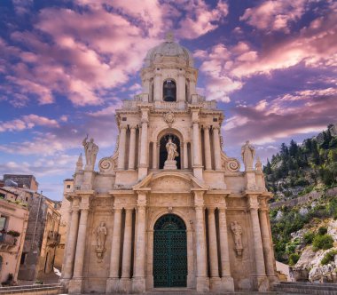 SCICLI, SICILY, ITALY, 20 Haziran 2018: San Bartolomeo kilisesinin mimari detayları, 20 Haziran 2018, Scicli, Sicilya, İtalya