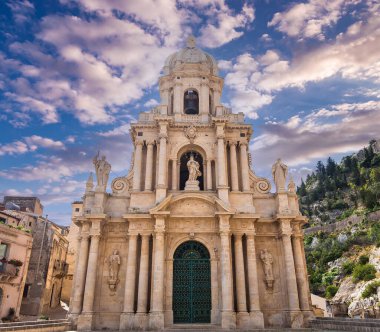 SCICLI, SICILY, ITALY, 20 Haziran 2018: San Bartolomeo kilisesinin mimari detayları, 20 Haziran 2018, Scicli, Sicilya, İtalya