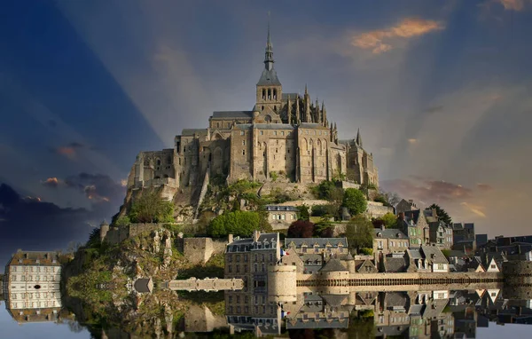 Σύννεφα Πάνω Από Mont Saint Michel Abbey Normandy Γαλλία — Φωτογραφία Αρχείου