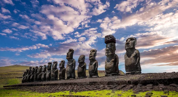 Himmel Och Moln Moai Påsk Stilla Havet Chile — Stockfoto