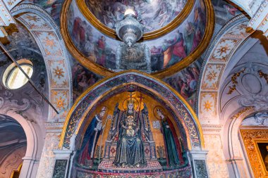 NAPLES, ITALY, 16 Mayıs 2014: Napoli katedrali Duomo 'nun iç ve ayrıntıları, Saint Januarius, camapnia, İtalya, 16 Mayıs 2014, Napoli, İtalya.