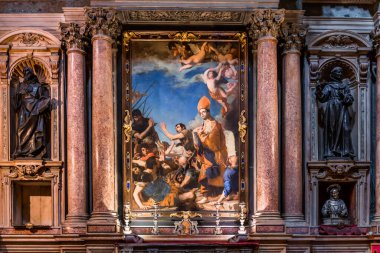 NAPLES, ITALY, 16 Mayıs 2014: Napoli katedrali Duomo 'nun iç ve ayrıntıları, Saint Januarius, camapnia, İtalya, 16 Mayıs 2014, Napoli, İtalya.