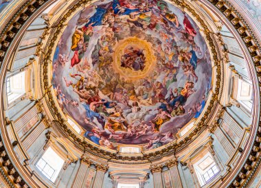 NAPLES, ITALY, 16 Mayıs 2014: Napoli katedrali Duomo 'nun iç ve ayrıntıları, Saint Januarius, camapnia, İtalya, 16 Mayıs 2014, Napoli, İtalya.