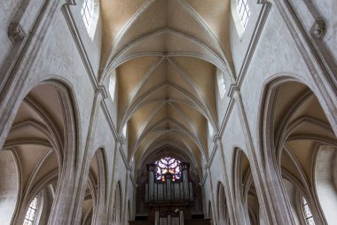 COMPIEGNE, FRANCE, 16 Temmuz 2016: Compiegne, Oise, Fransa 'da Aziz Antoine Kilisesi mozaiği ve detayları