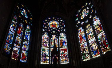 COMPIEGNE, FRANCE, 16 Temmuz 2016: Compiegne, Oise, Fransa 'da Aziz Antoine Kilisesi mozaiği ve detayları