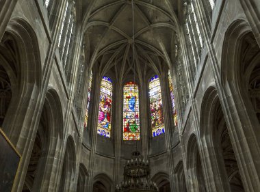 COMPIEGNE, FRANCE, 16 Temmuz 2016: Compiegne, Oise, Fransa 'da Aziz Antoine Kilisesi mozaiği ve detayları
