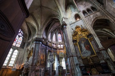 COMPIEGNE, FRANCE, 16 HAZİRAN 2016: Compiegne, Oise, Fransa 'da Aziz Jacques Kilisesi, 16 Temmuz 2016