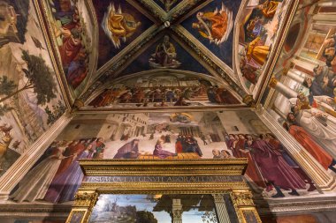 FLORENCE, ITALY, ECTOBER 25, 2015: Santa Trinita kilisesinin iç ve mimari detayları, 25 Ekim 2015, Floransa, İtalya