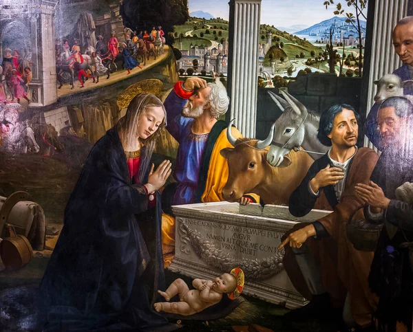 FLORENCE, ITALY, ECTOBER 25, 2015: Santa Trinita kilisesinin iç ve mimari detayları, 25 Ekim 2015, Floransa, İtalya