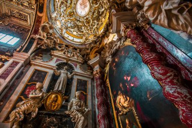 FLORENCE, ITALY, ECTOBER 27, 2015: Santissima Annuziata Kilisesi 'nin iç ve mimari detayları, 27 Ekim 2015, Floransa, İtalya
