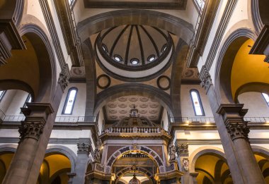 FLORENCE, ITALY, ECTOBER 27, 2015: Santo Spirito Kilisesi 'nin iç ve mimari detayları, Ekim 27, 2015, Floransa, İtalya