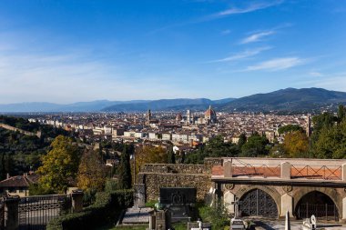 FLORENCE, ITALY, ECTOBER 24, 2015: San Miniato al monte 'den Floransa Şehri, 24 Ekim 2015, Floransa