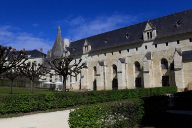 FONTEVRAUD, FRANCE APRIL 4, 2012: Fontevraud Abbey 'in mimari detayları, 1110 ve 1119 yılları arasında Loire Valley' de inşa edilmiştir.