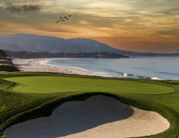 美国加利福尼亚州蒙特里卵石滩高尔夫球场景观 — 图库照片
