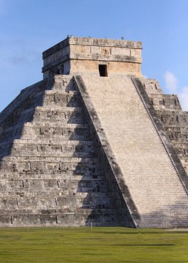 CHICHEN ITZA, YUCATAN, MEXICO, 15 Aralık 2011: Maya tapınakları Chichen Itza, Yucatan, Meksika