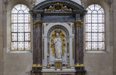 PARIS, FRANCE 15 Mart 2014 Saint-Paul Saint-Louis Kilisesi mimari detayları, 15 Mart 2014 Paris, Fransa.