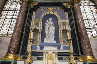 PARIS, FRANCE 15 Mart 2014 Saint-Paul Saint-Louis Kilisesi mimari detayları, 15 Mart 2014 Paris, Fransa.