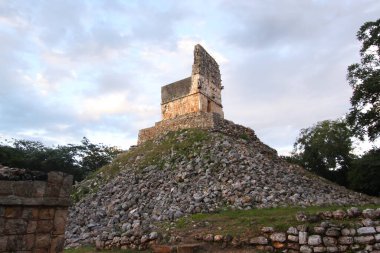 LABNA, YUCATAN, MEXICO, 12 ARALIK 2011: Labna 'daki Maya tapınağının kalıntıları, Puuc yolu, Yucatan, Meksika, 12 Aralık 2011