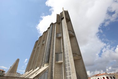 ROYAN, FRANCE, SEPTEMBER, 11, 2021: Fransa Royan, Fransa 'da 11 Eylül 2021' de bayan kilisemizin dışındakiler