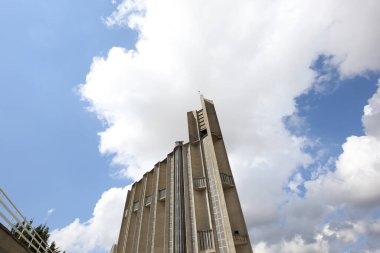 ROYAN, FRANCE, SEPTEMBER, 11, 2021: Fransa Royan, Fransa 'da 11 Eylül 2021' de bayan kilisemizin dışındakiler