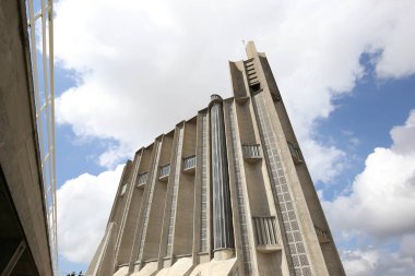 ROYAN, FRANCE, SEPTEMBER, 11, 2021: Fransa Royan, Fransa 'da 11 Eylül 2021' de bayan kilisemizin dışındakiler