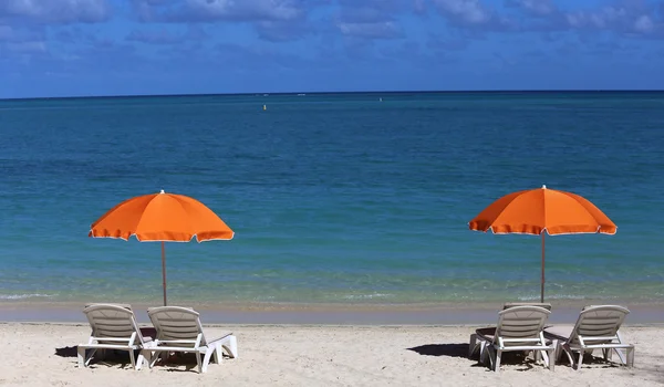 Парасоль и пляж на острове Маврикий — стоковое фото