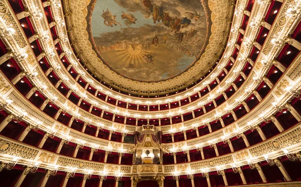 Teatro san carlo, ópera de Nápoles, itália — Fotografia de Stock