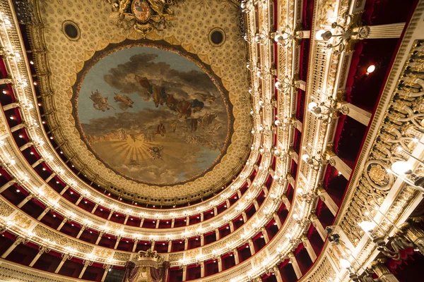 Casa de ópera de Nápoles, San Carlo, Itália — Fotografia de Stock