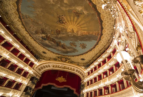 リセウ大サン Carlo、ナポリ ・ オペラ ・ ハウス、イタリア — ストック写真
