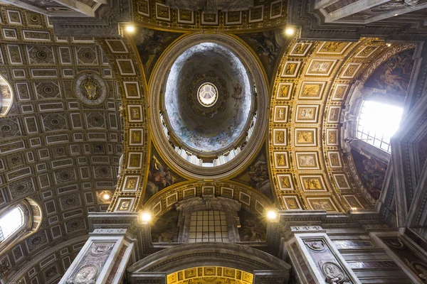 Aziz Peter, Vatikan, Vatikan Bazilikası